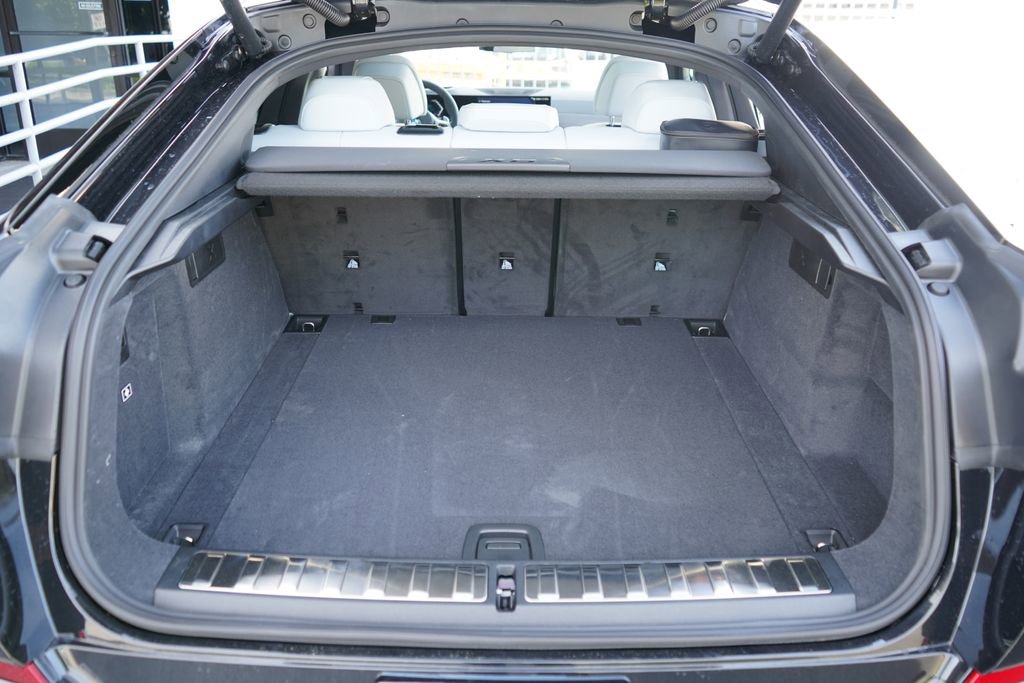 New 2026 BMW X6 xDrive40i w/ Climate Comfort Package image 19