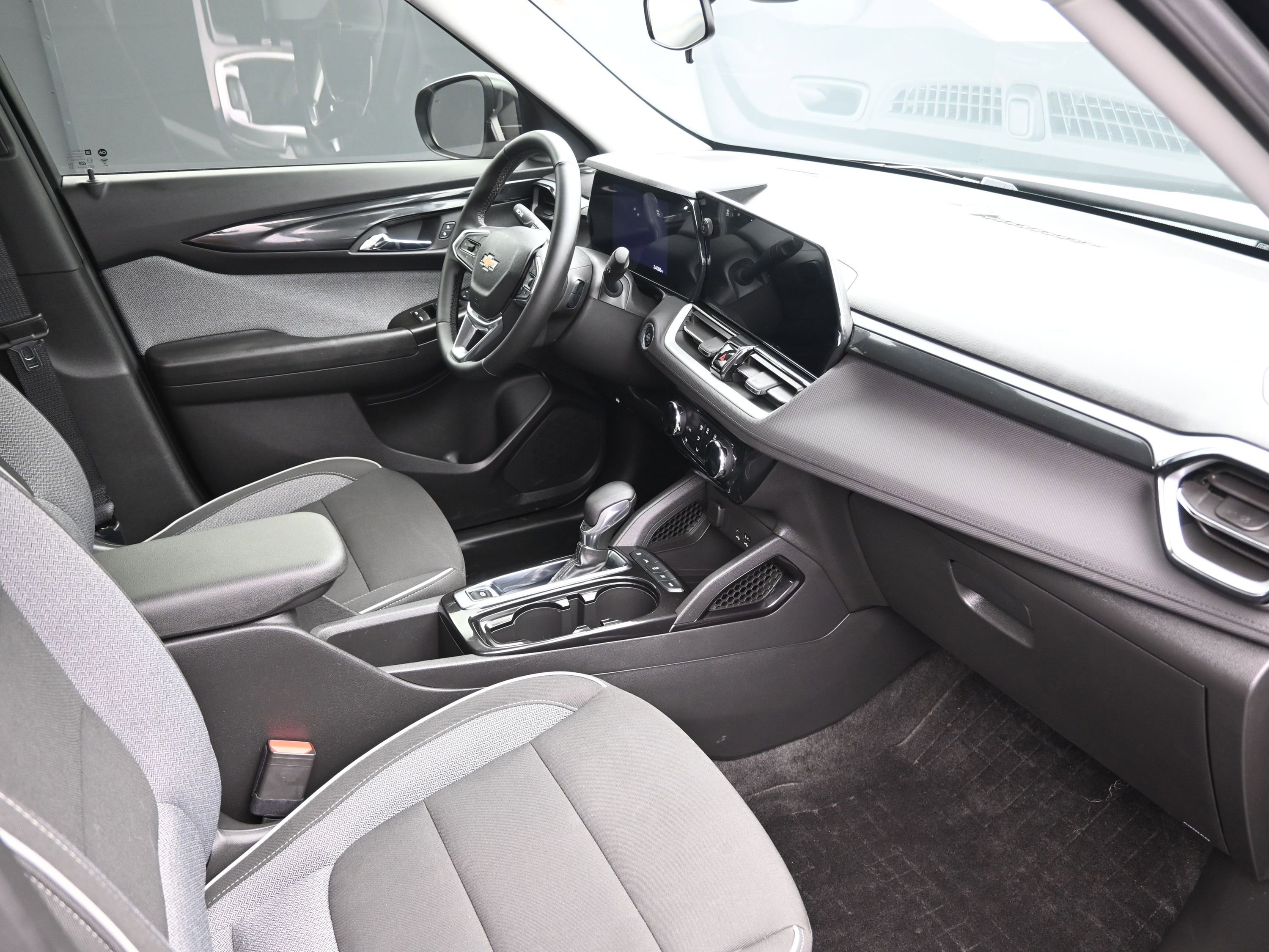 Used 2024 Chevrolet TrailBlazer LT w/ LT Cold Weather Package image 26