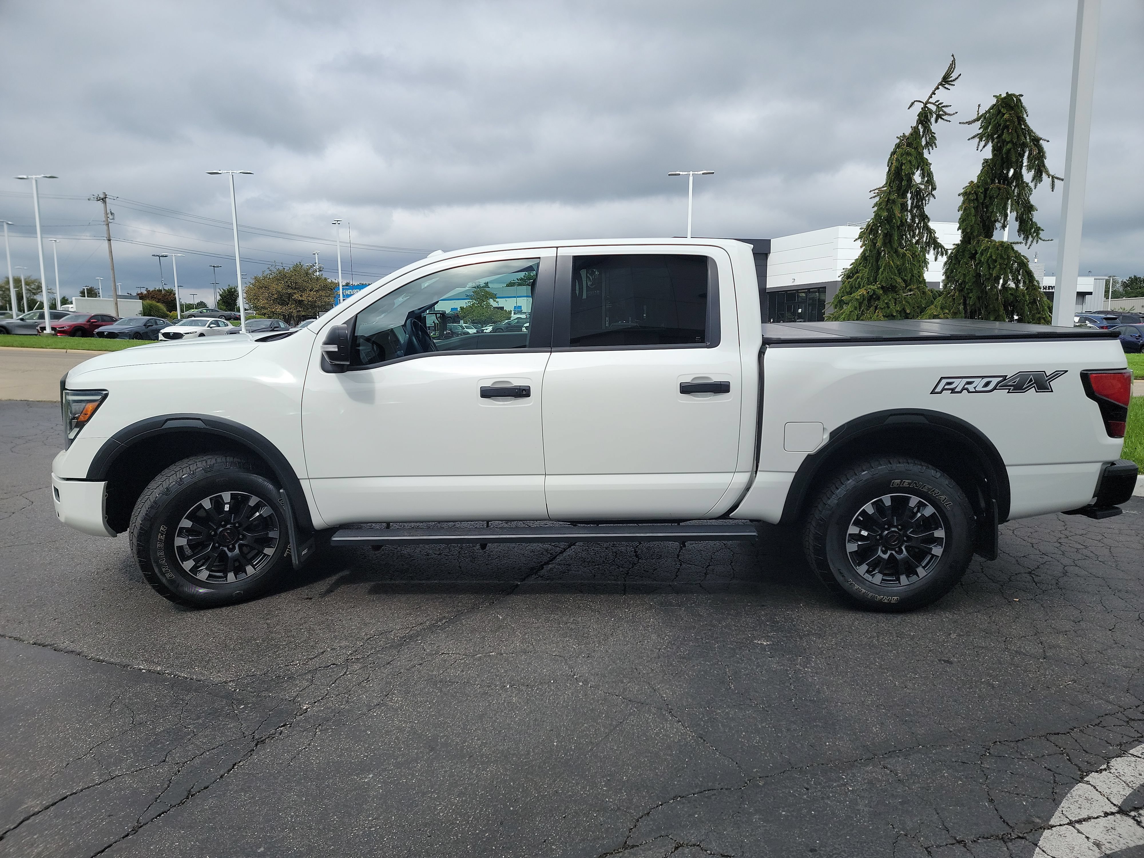 Used 2021 Nissan Titan PRO-4X w/ Pro-4x Convenience Package AWD/4WD image 4