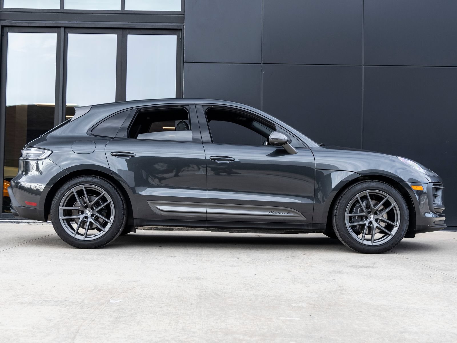 Certified 2025 Porsche Macan Turbo AWD/4WD image 12