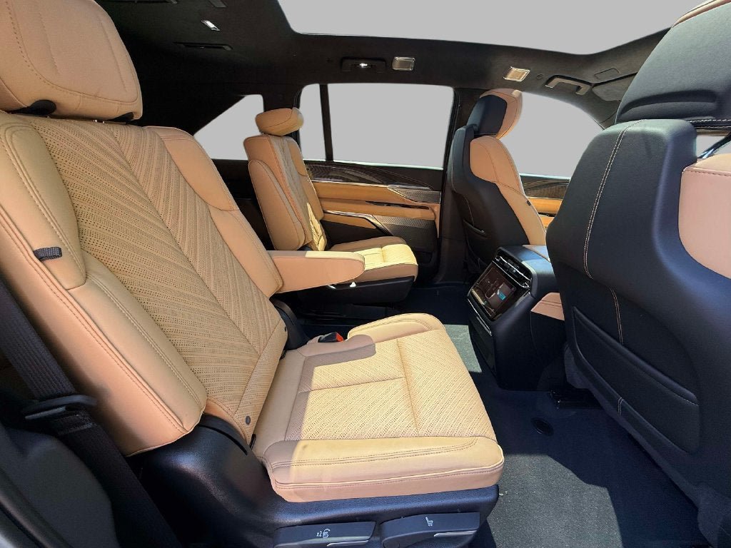 New 2025 Cadillac Escalade IQ Luxury 2 AWD/4WD image 16