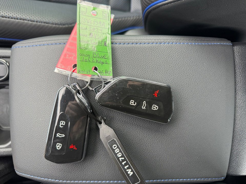 Used 2024 Volkswagen Golf R 2.0T image 38