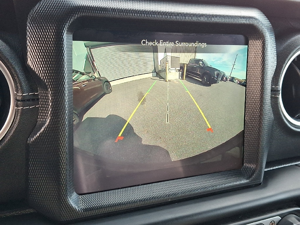 Used 2023 Jeep Wrangler Unlimited Sahara w/ Cold Weather Group AWD/4WD image 19