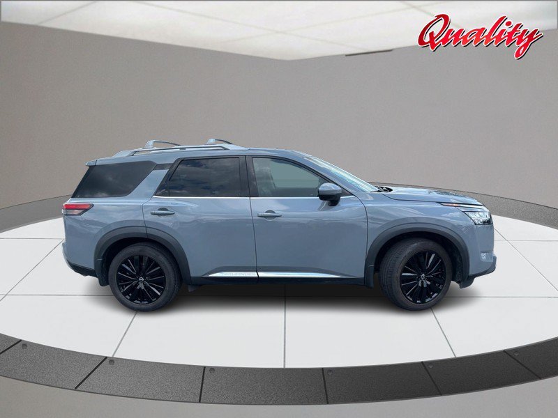 Used 2024 Nissan Pathfinder Platinum AWD/4WD image 2