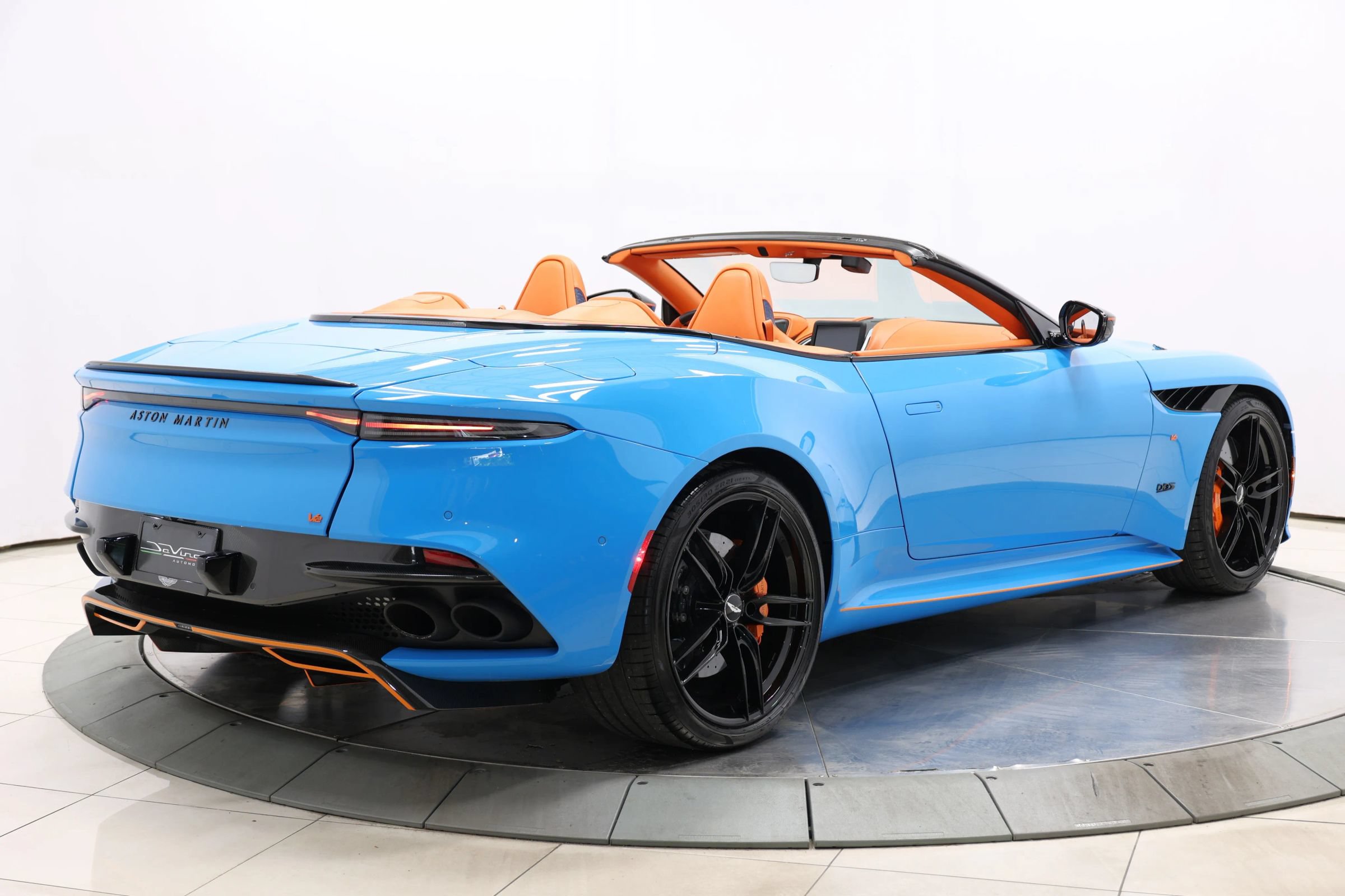 Used 2022 Aston Martin DBS Superleggera Volante RWD image 5