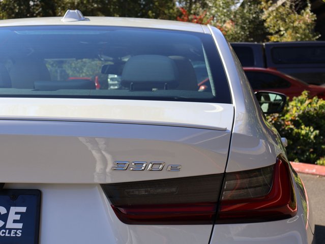 Used 2023 BMW 330e xDrive w/ M Sport Package AWD/4WD image 8