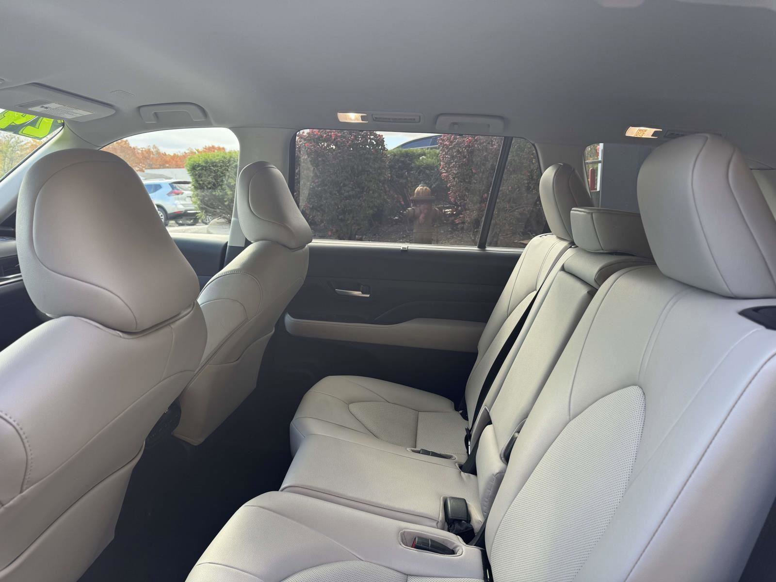 Used 2024 Toyota Grand Highlander XLE image 12