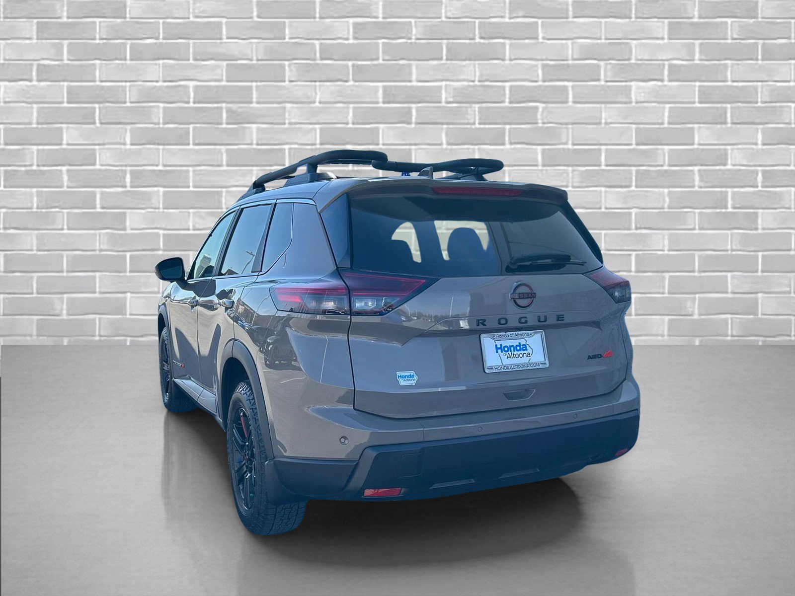 Used 2025 Nissan Rogue SV image 3