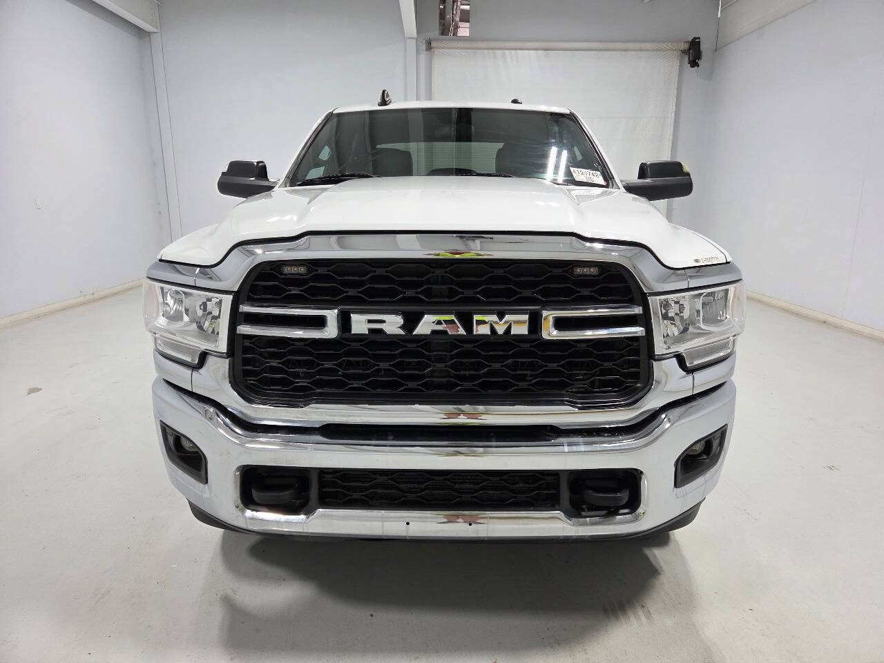 Used 2022 RAM 2500 Tradesman w/ Chrome Appearance Group AWD/4WD image 2