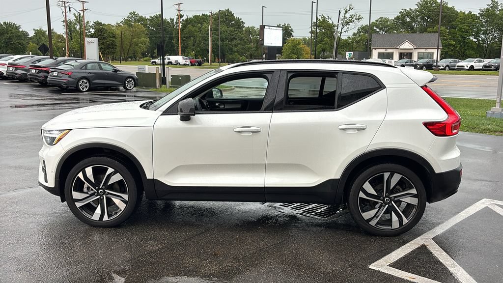 Certified 2024 Volvo XC40 B5 Plus w/ Protection Package Premier AWD/4WD image 3
