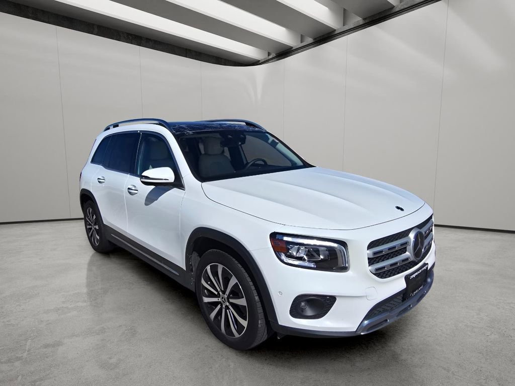 Used 2021 Mercedes-Benz GLB 250 4MATIC w/ Premium Package image 7