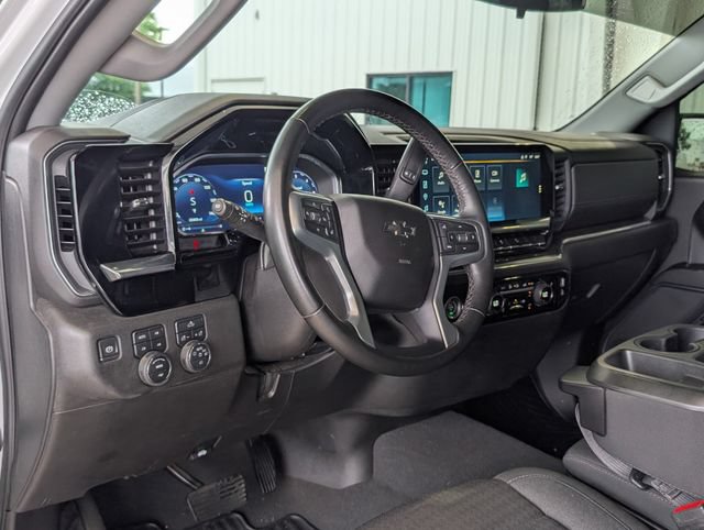 Used 2023 Chevrolet Silverado 1500 RST w/ Z71 Off-Road Package AWD/4WD image 4