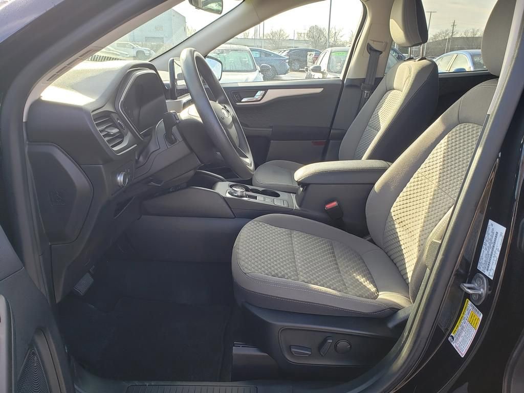 Used 2020 Ford Escape SE image 28