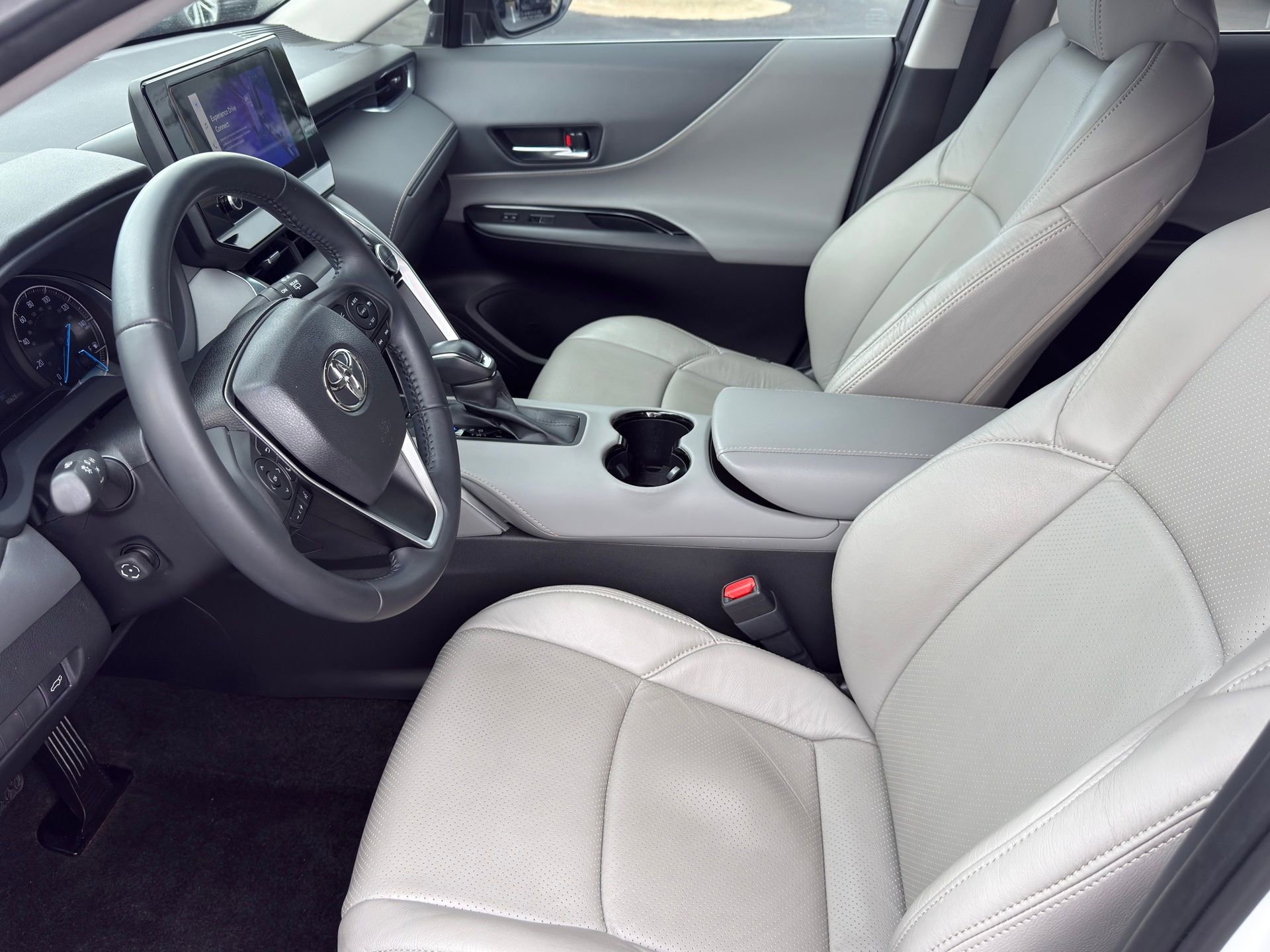 Used 2023 Toyota Venza LE image 11