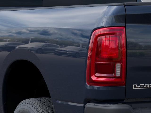 New 2026 RAM 3500 Laramie AWD/4WD image 17