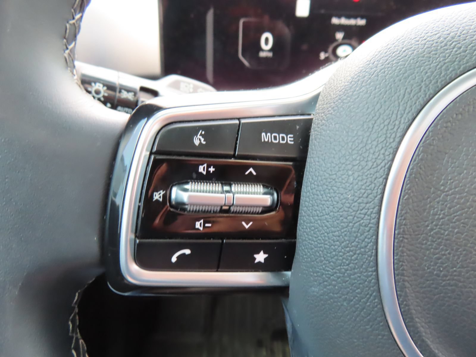 Used 2025 Kia Sorento SX AWD/4WD image 18