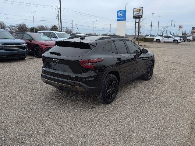 Used 2025 Chevrolet Trax ACTIV w/ Sunroof Package image 17