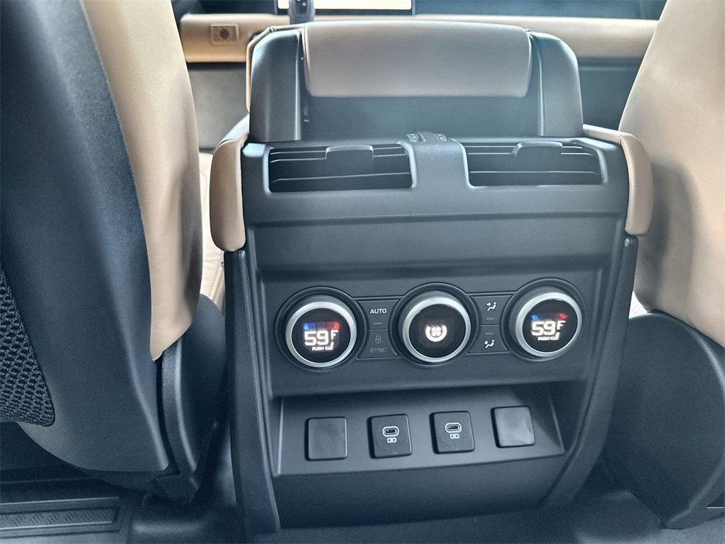 Used 2025 Land Rover Defender 110 X-Dynamic SE image 16