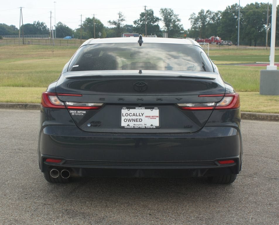Used 2025 Toyota Camry SE AWD/4WD image 3