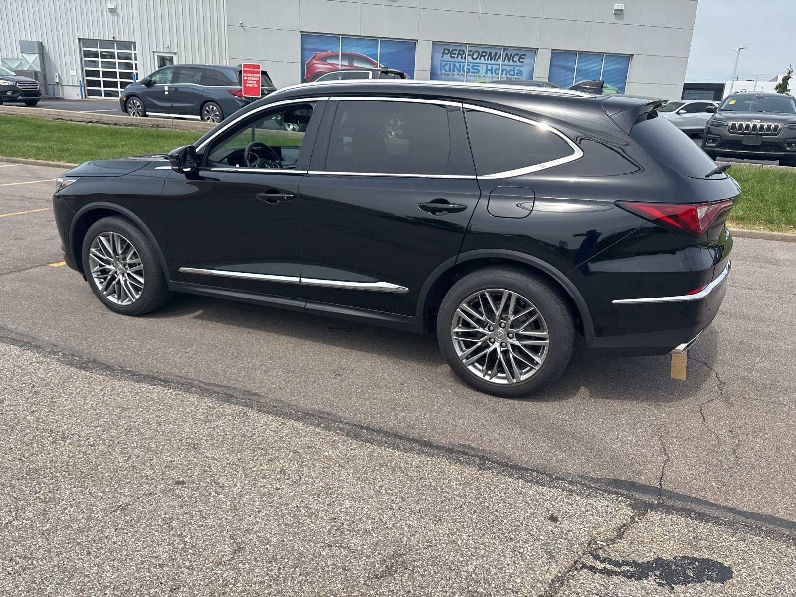 Used 2023 Acura MDX SH-AWD w/ Advance Package image 12