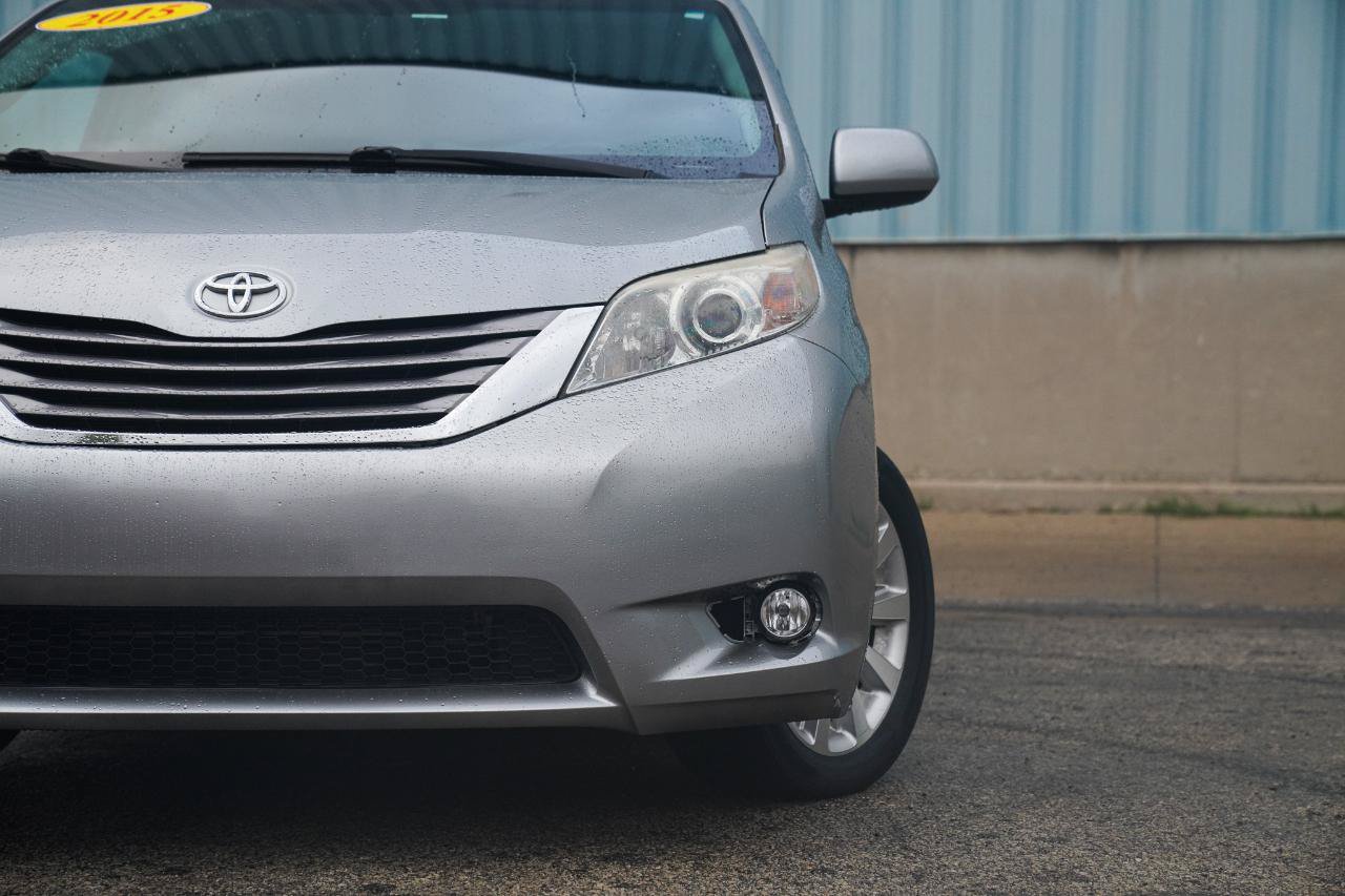 Used 2015 Toyota Sienna XLE w/ XLE Navigation Package AWD/4WD image 2