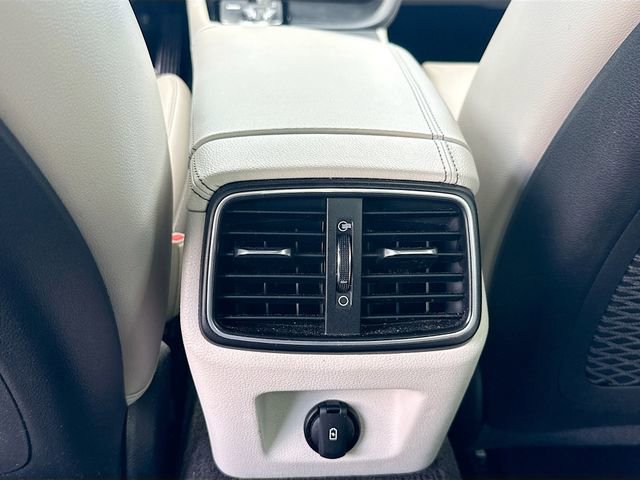 Used 2022 Genesis G70 2.0T image 24