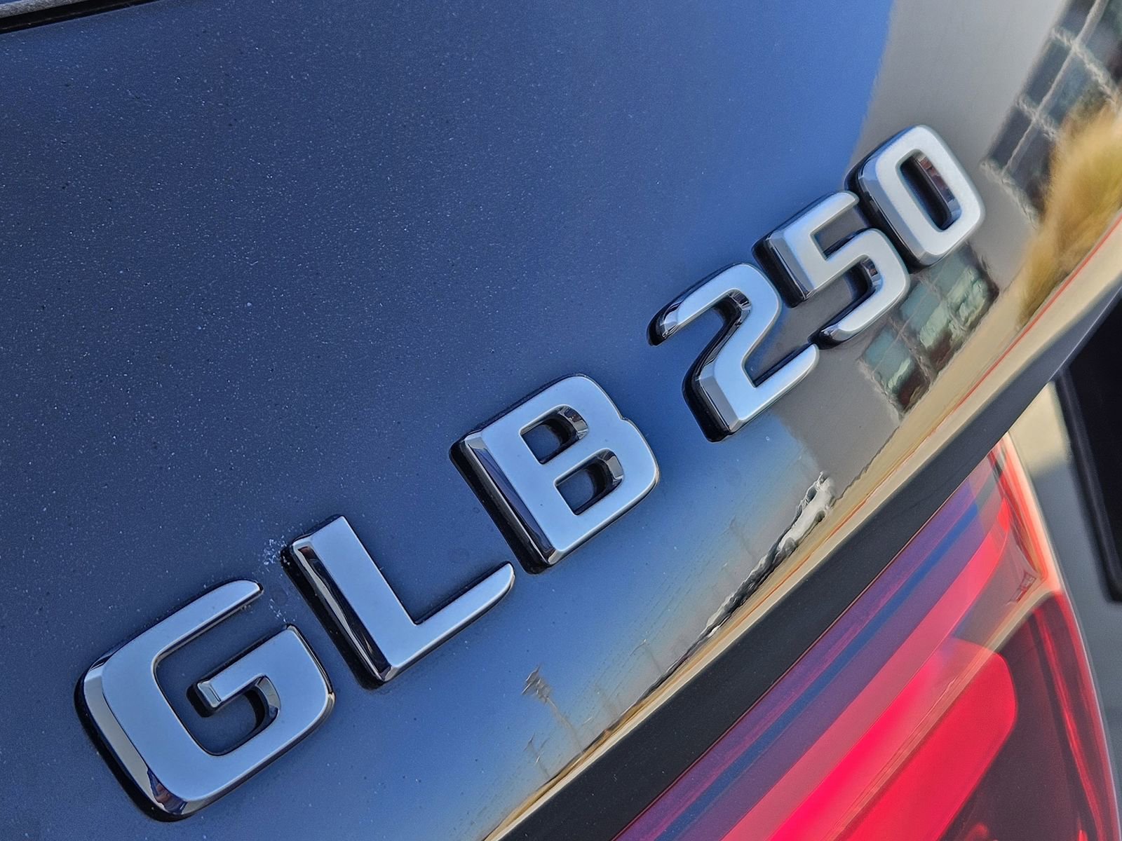 Used 2025 Mercedes-Benz GLB 250 4MATIC image 18