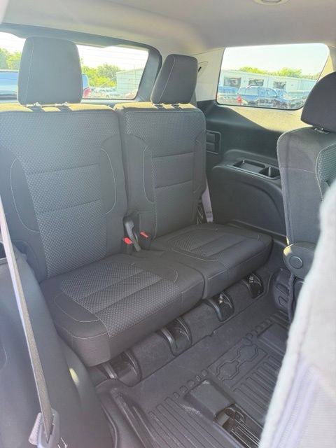 Used 2023 GMC Acadia SLE w/ Driver Convenience Package FWD image 21