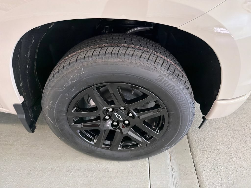 New 2026 Chevrolet Silverado 1500 Custom w/ LPO, Dark Essentials Package RWD image 4