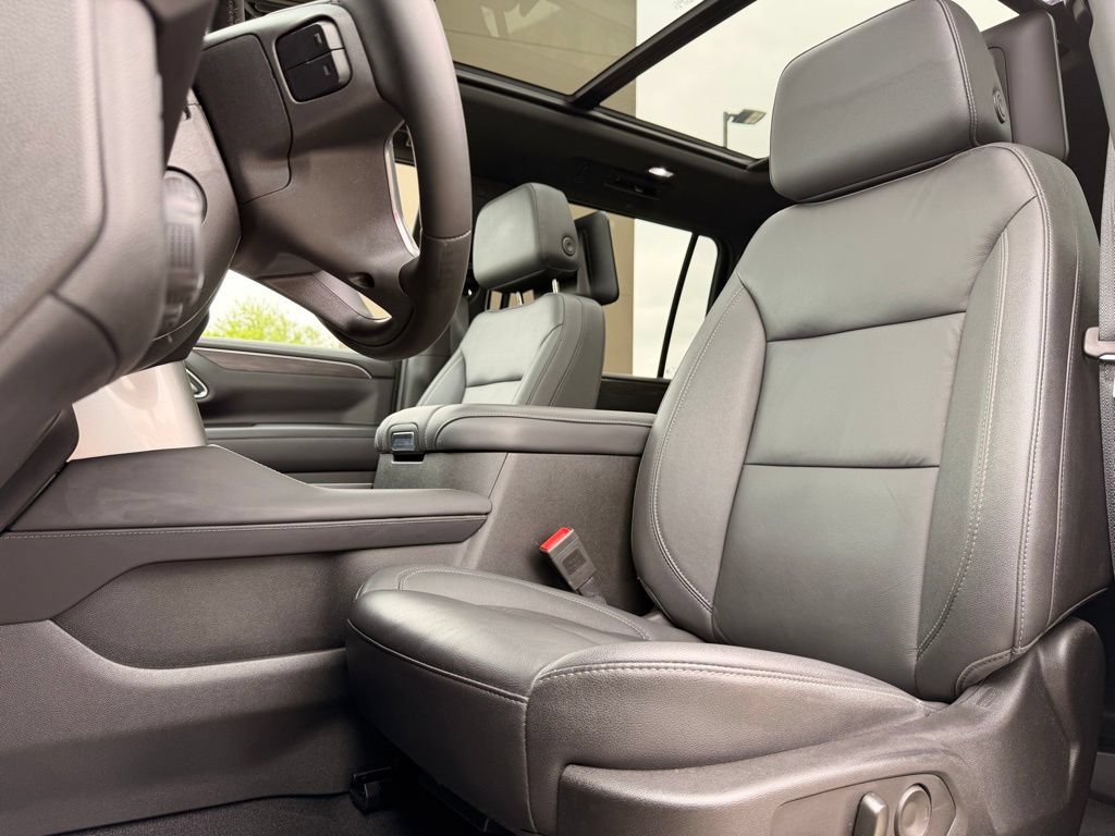 Used 2024 Chevrolet Suburban Z71 w/ Off-Road Capability Package AWD/4WD image 2