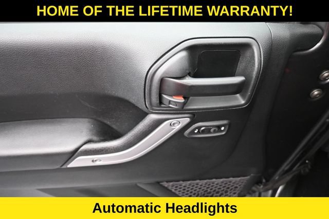 Used 2017 Jeep Wrangler Unlimited Sahara w/ Max Tow Package AWD/4WD image 13