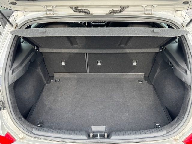 Used 2018 Hyundai Elantra GT image 29