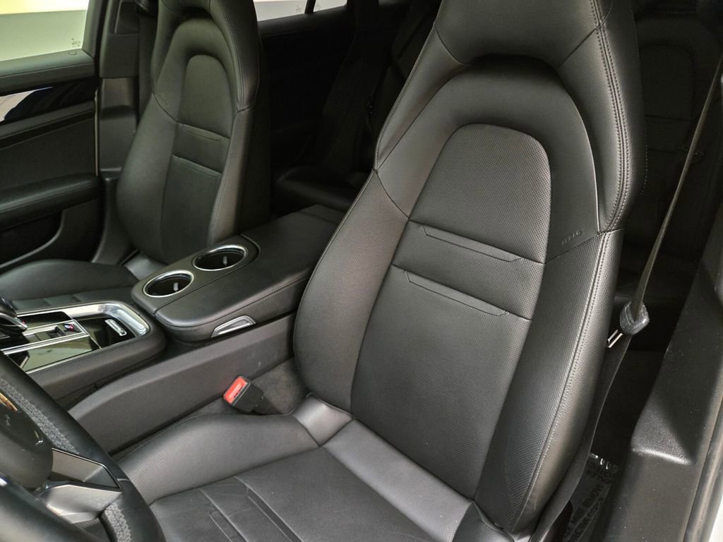 Used 2020 Porsche Panamera 4 image 37