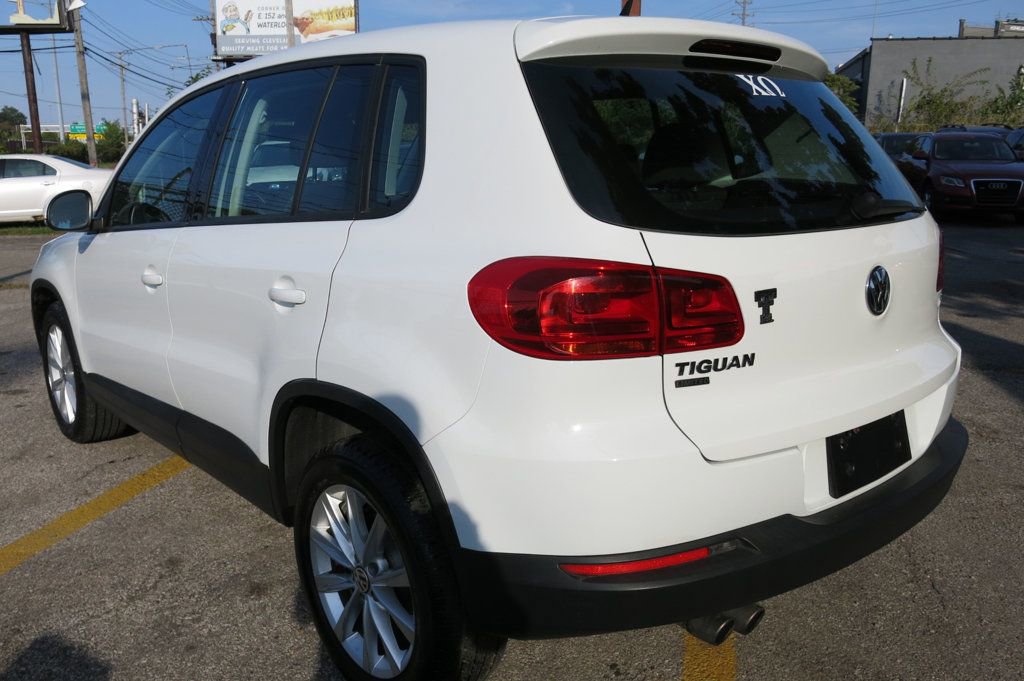Used 2017 Volkswagen Tiguan Limited w/ Alloy Wheels Package image 3