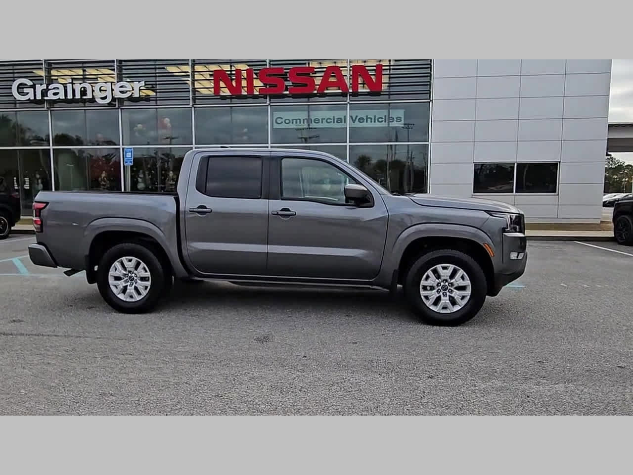 Used 2024 Nissan Frontier SV w/ SV Convenience Package image 37