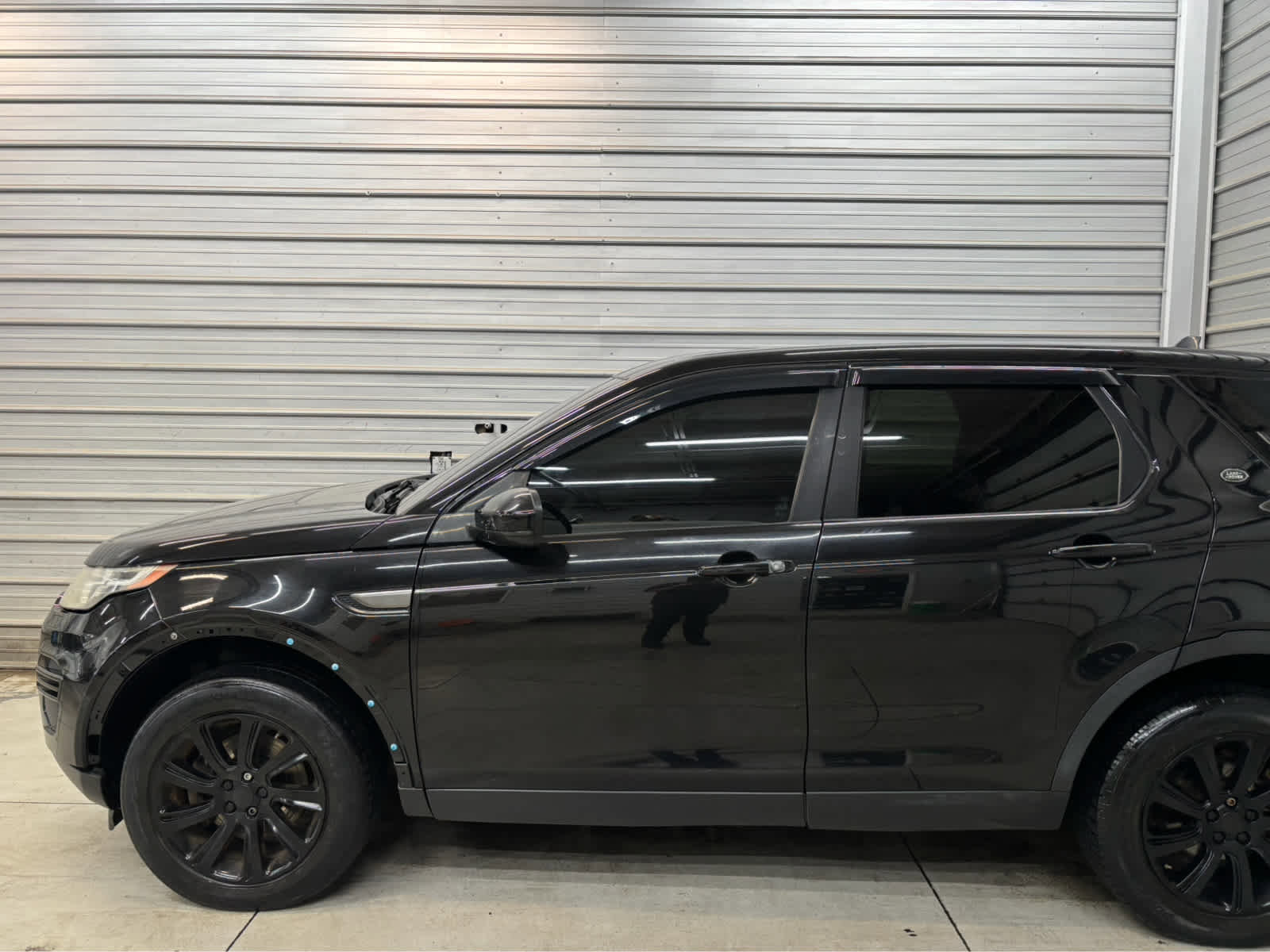 Used 2016 Land Rover Discovery Sport SE image 3
