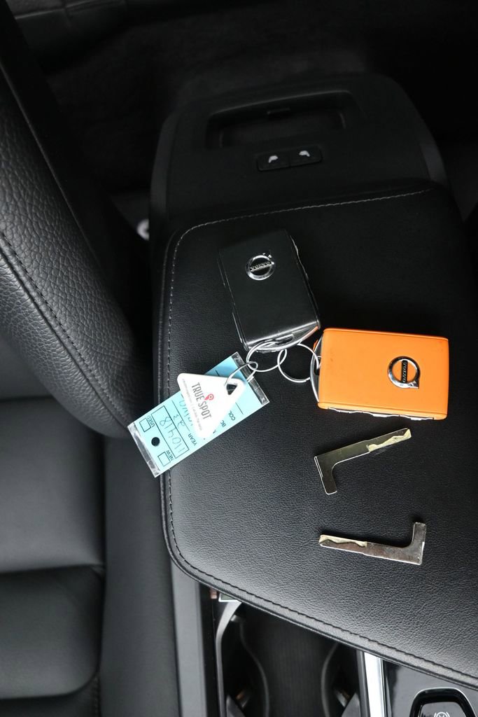 Used 2023 Volvo V60 B5 Cross Country Plus w/ Climate Package image 20