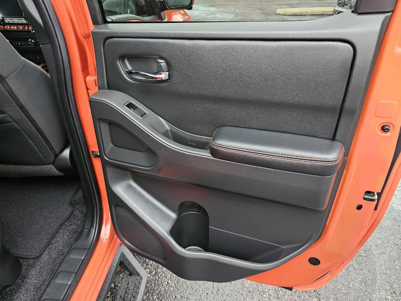 Used 2025 Nissan Frontier PRO-4X w/ Pro Convenience Package image 27