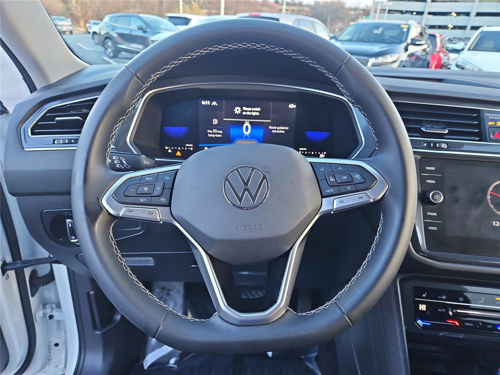 Used 2022 Volkswagen Tiguan SE w/ Panoramic Sunroof Package image 15