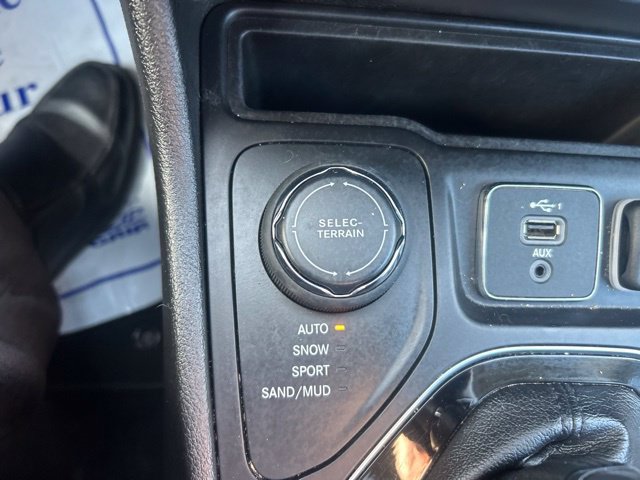 Used 2021 Jeep Cherokee Latitude Lux w/ Sun & Sound Group AWD/4WD image 33