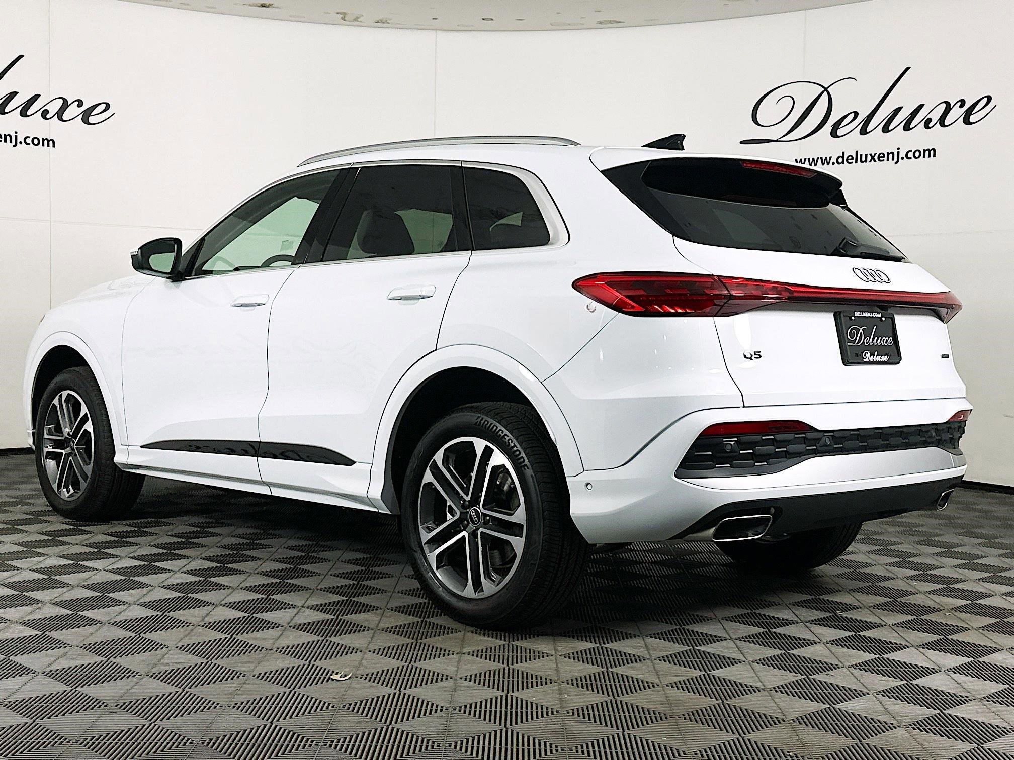 Used 2025 Audi Q5 Premium w/ Convenience Package image 4