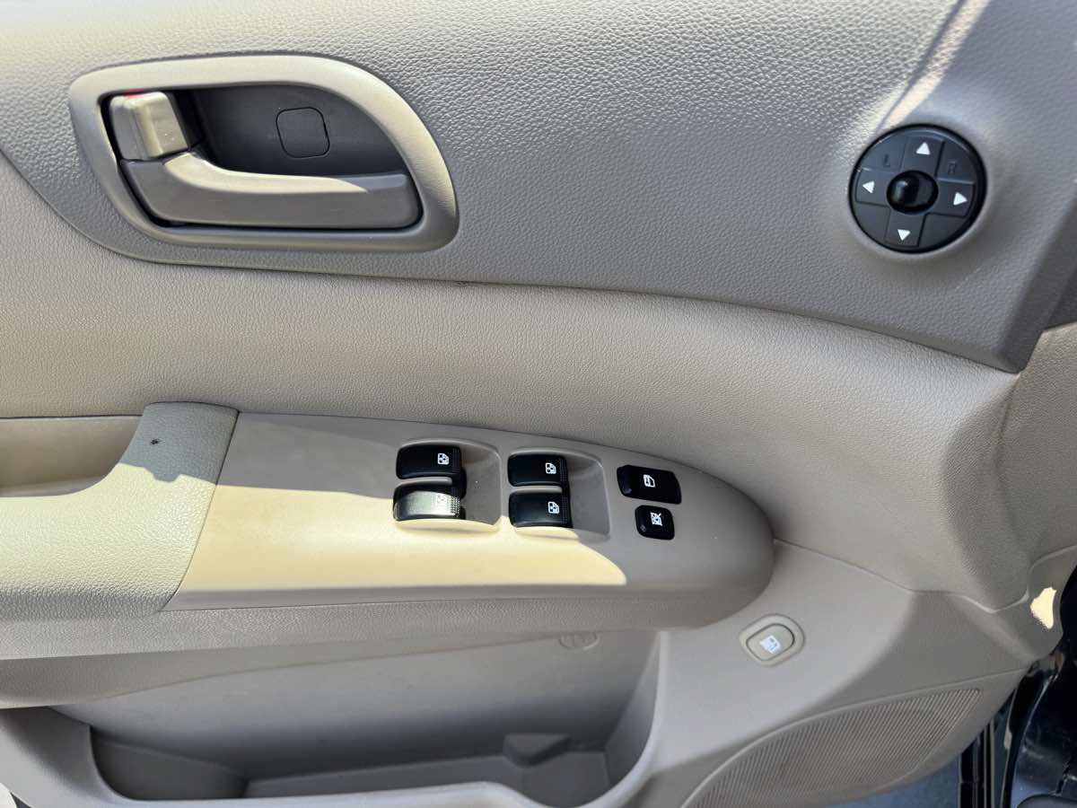 Used 2012 Kia Sedona LX w/ PWR Pkg FWD image 37