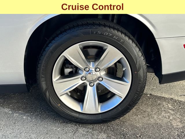 Used 2022 Dodge Challenger SXT image 9