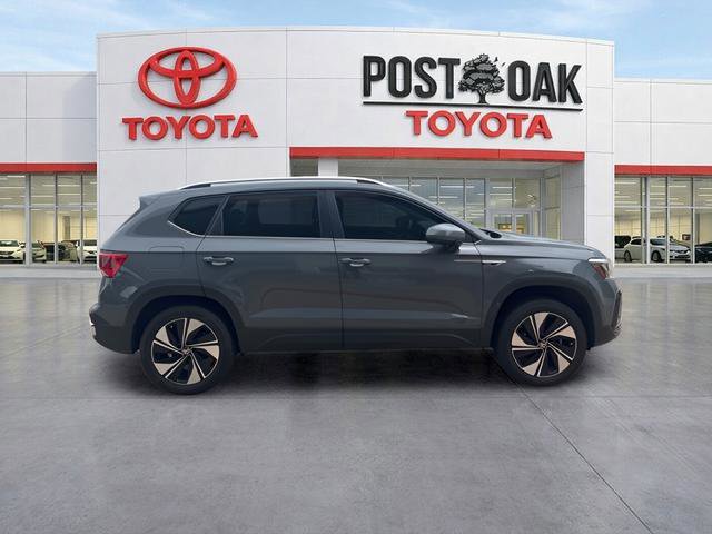 Used 2024 Volkswagen Taos SE w/ Panoramic Sunroof Package AWD/4WD image 11
