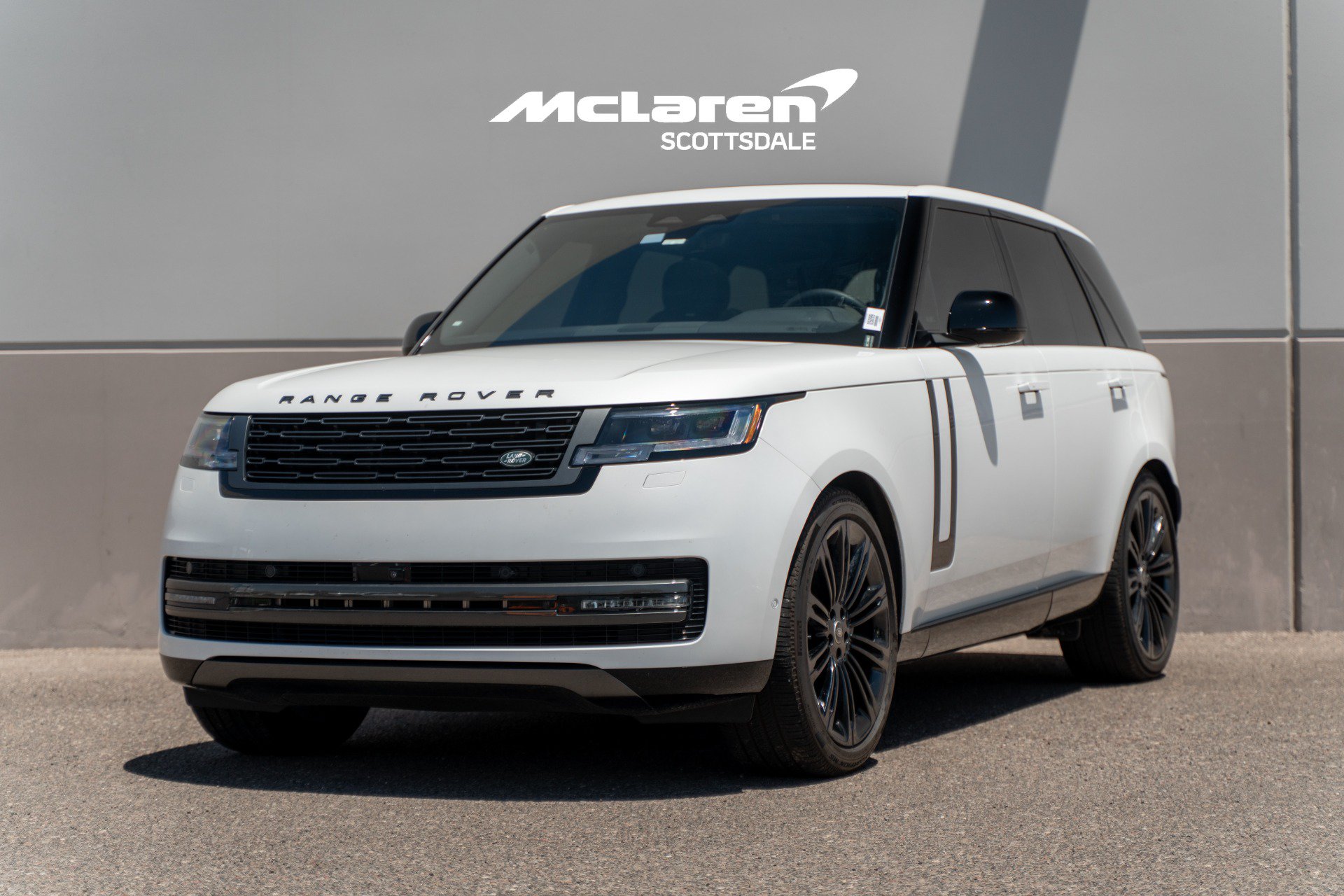 Used 2025 Land Rover Range Rover SE AWD/4WD image 3
