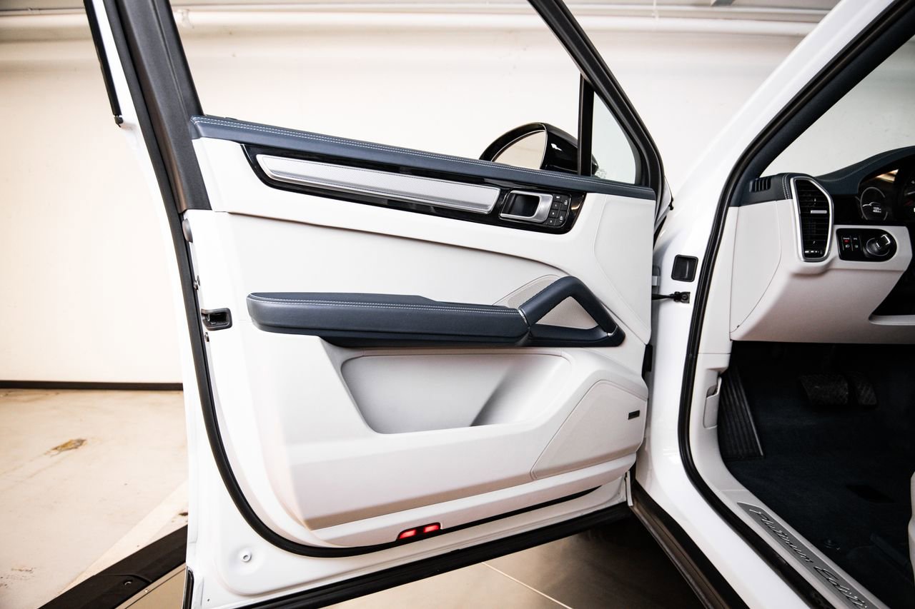 Certified 2023 Porsche Cayenne Platinum Edition AWD/4WD image 22