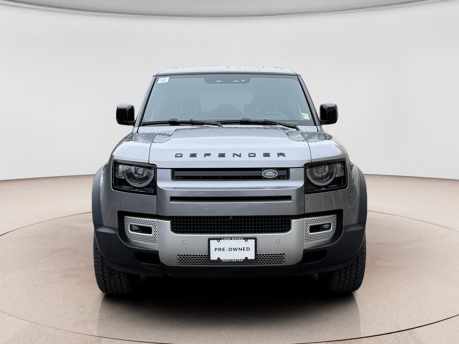 Used 2023 Land Rover Defender 130 SE image 8