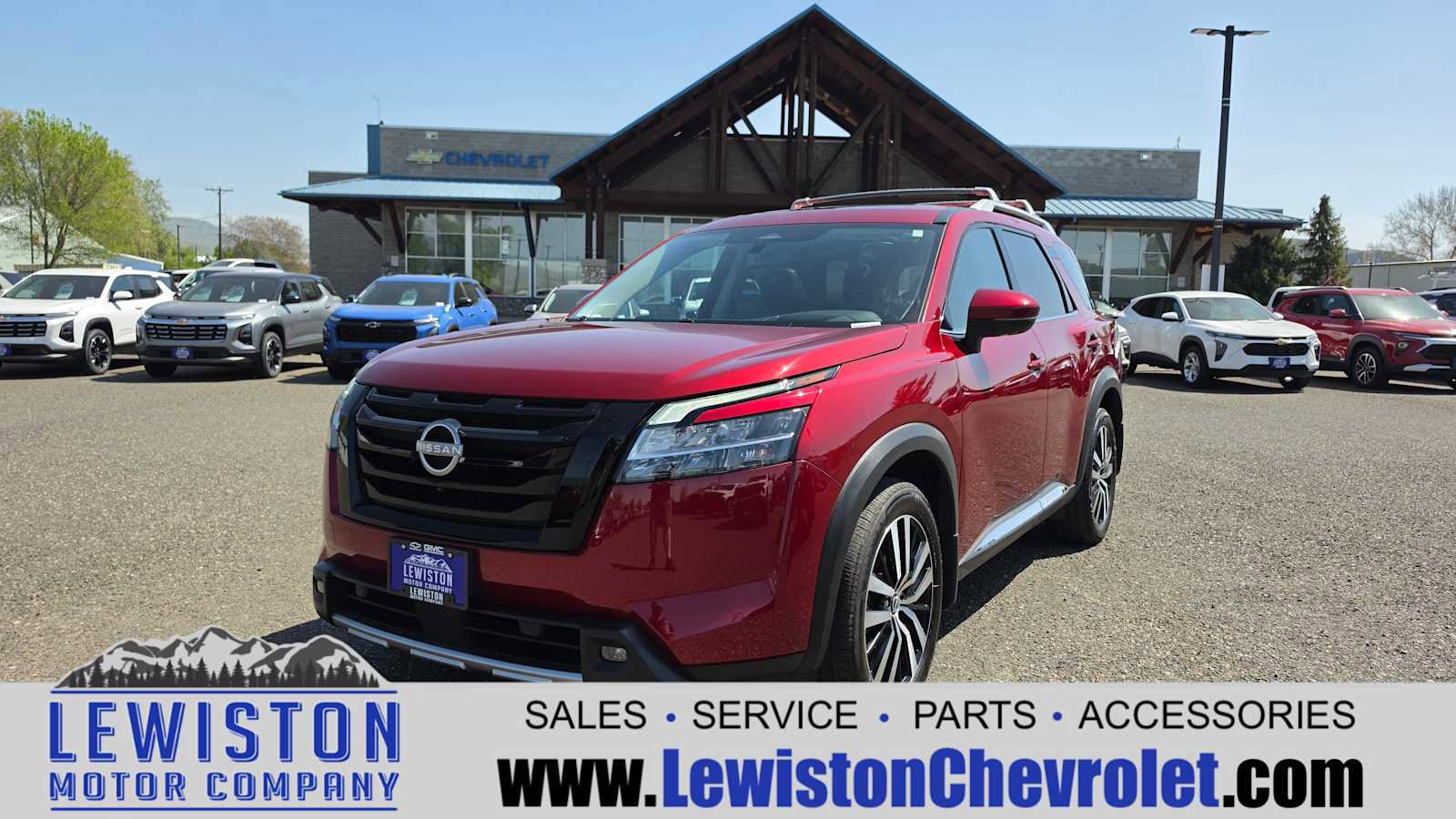 Used 2024 Nissan Pathfinder Platinum w/ Black Appearance Package image 1