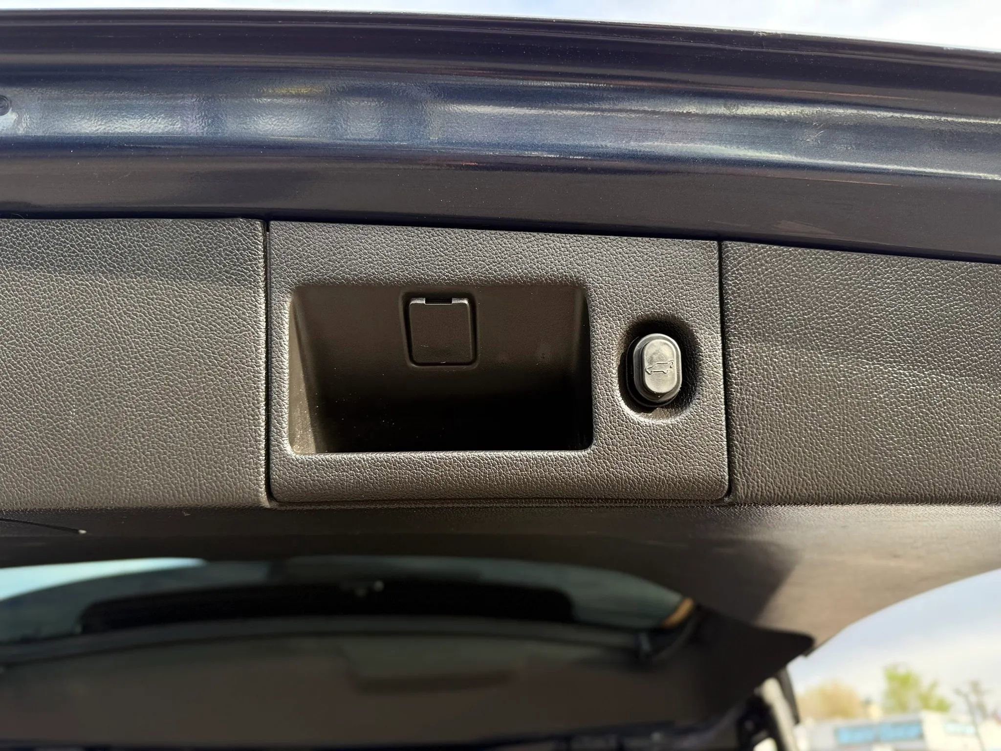 Used 2017 Cadillac Escalade Premium Luxury image 29