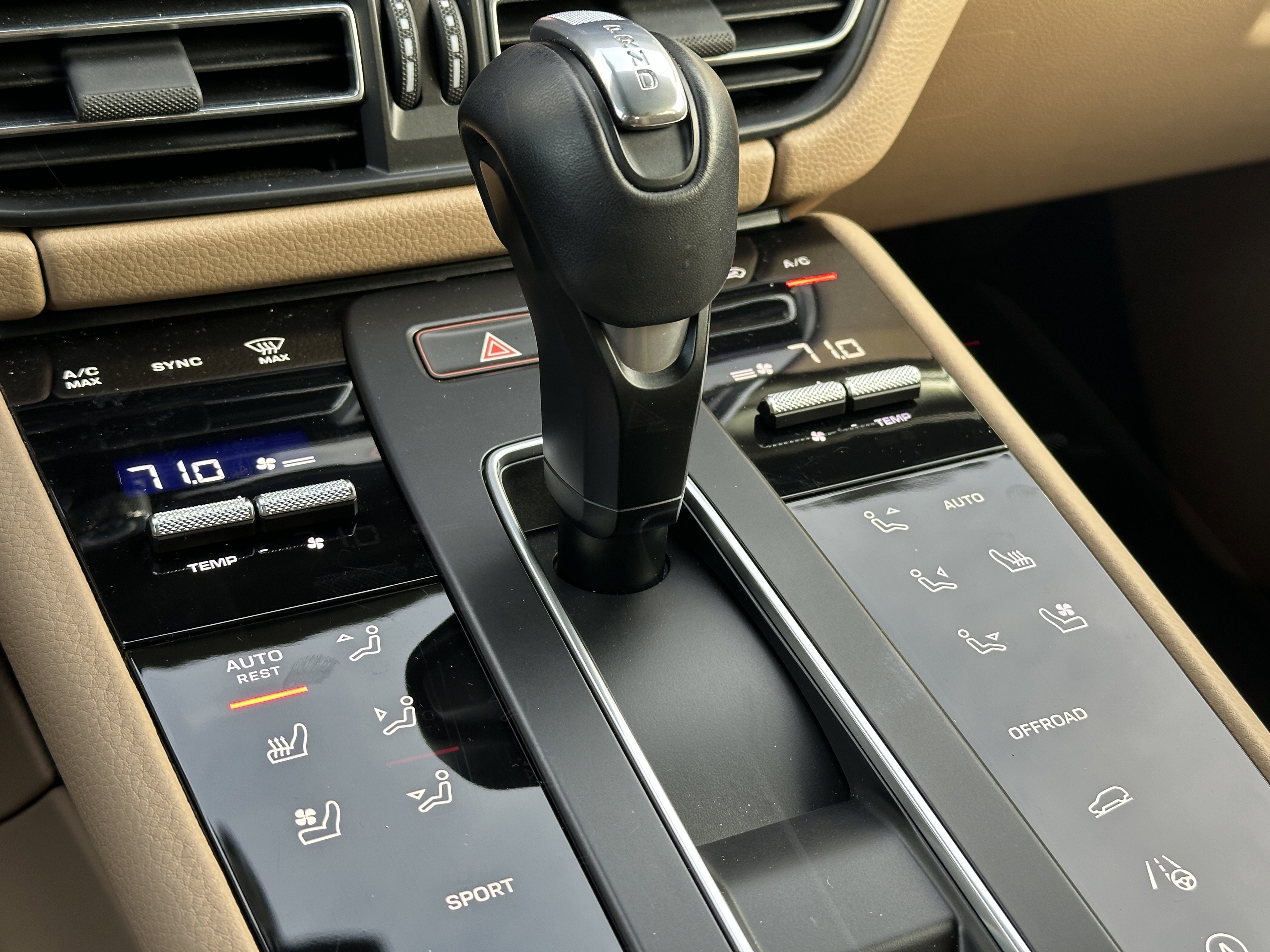 Certified 2023 Porsche Macan image 24